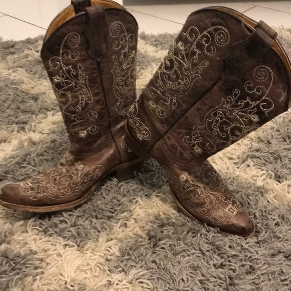 Brown boots - Picture 2 of 3